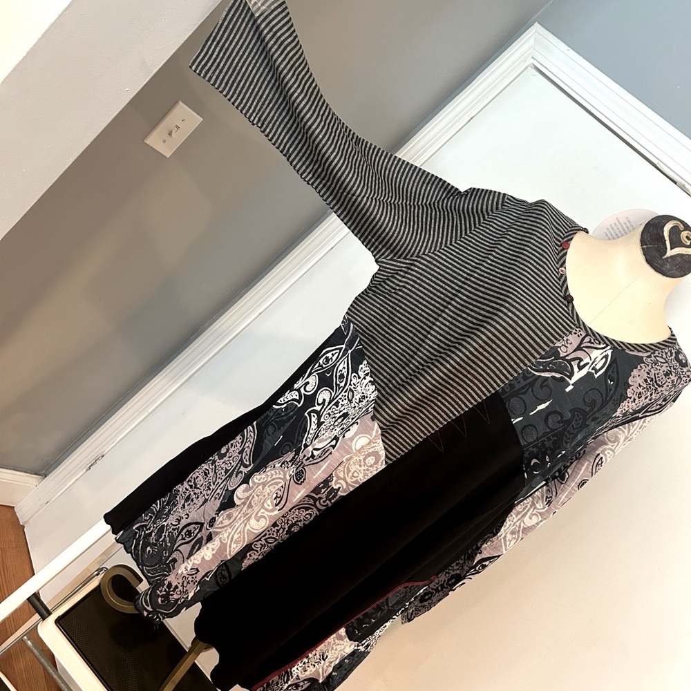City streets cut work tunic top